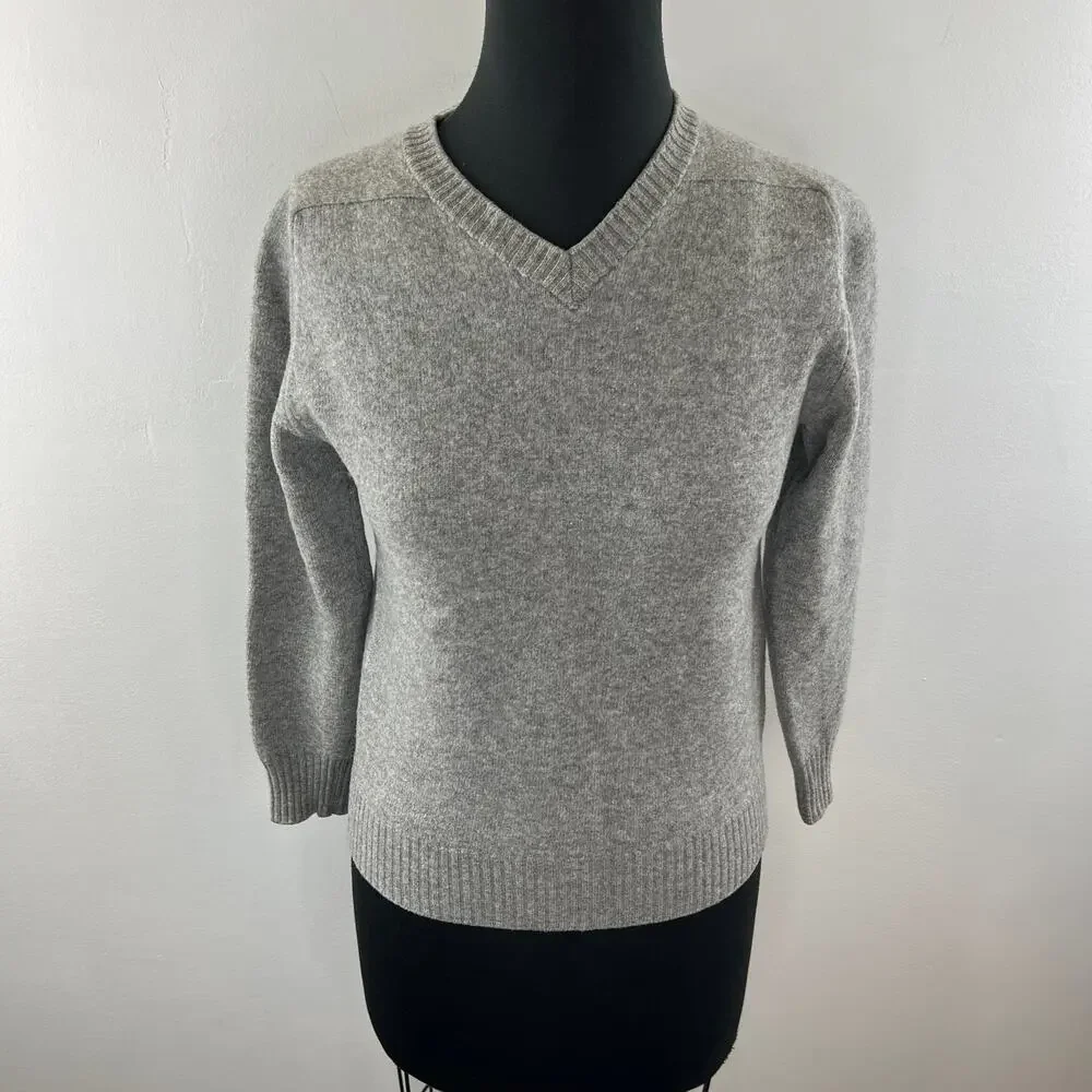 A.P.C. Gray Knit Long Sleeve V-Neckline Ribbed Hem & Cuffs Pullover Sweater XS?